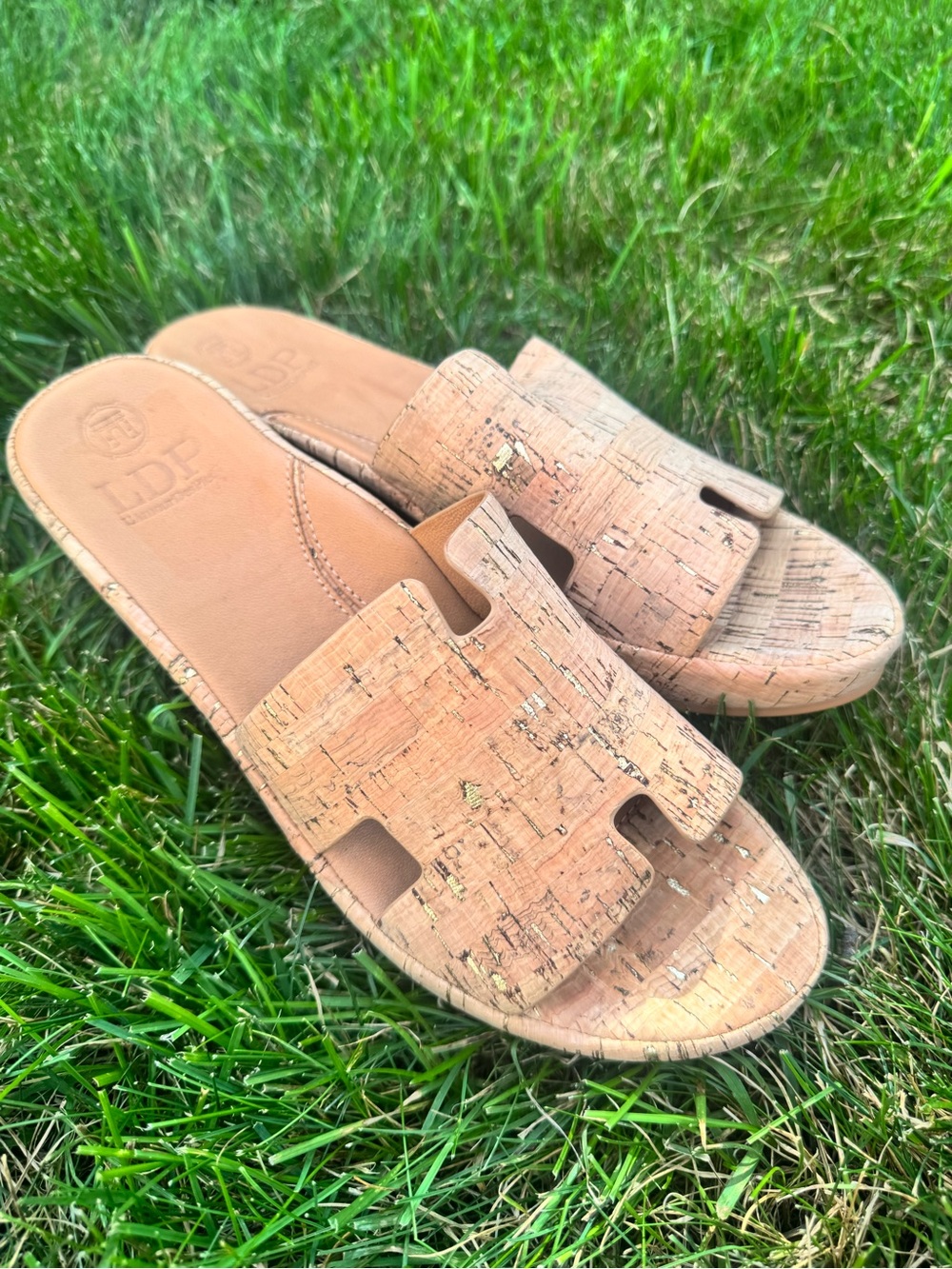 L’Amour des Pieds Catina Platform Sandal - Picture 2 of 10